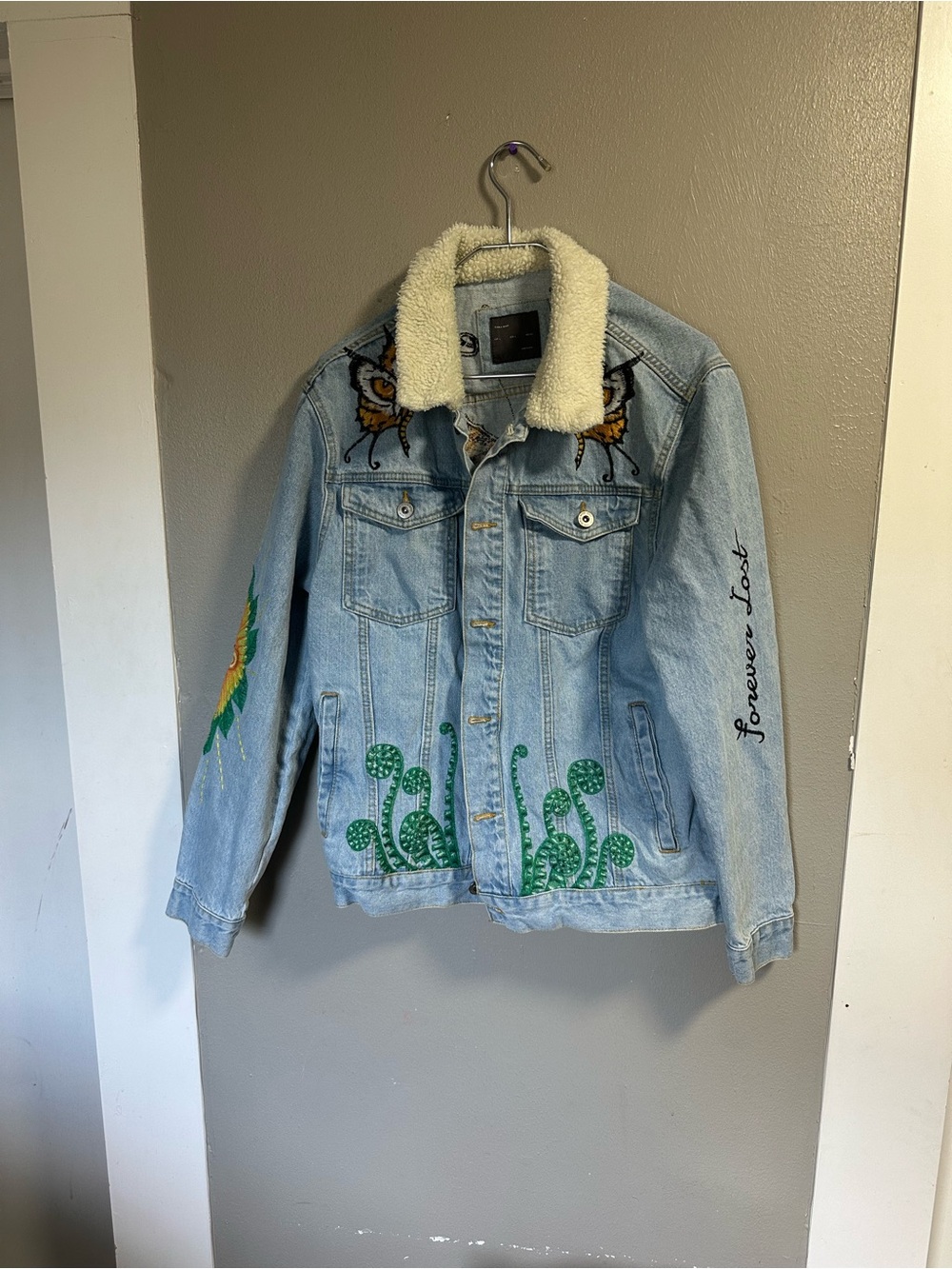 Zara Light Blue Denim Jacket with Cream Sherpa Collar and Green Embroidery-large
